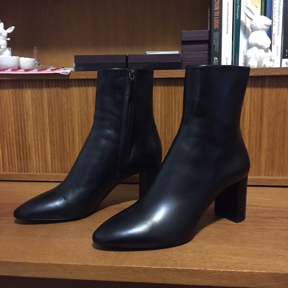 (SOLD) 💖 YSL Lou Ankle Boot size 39 - Picture 3 of 13